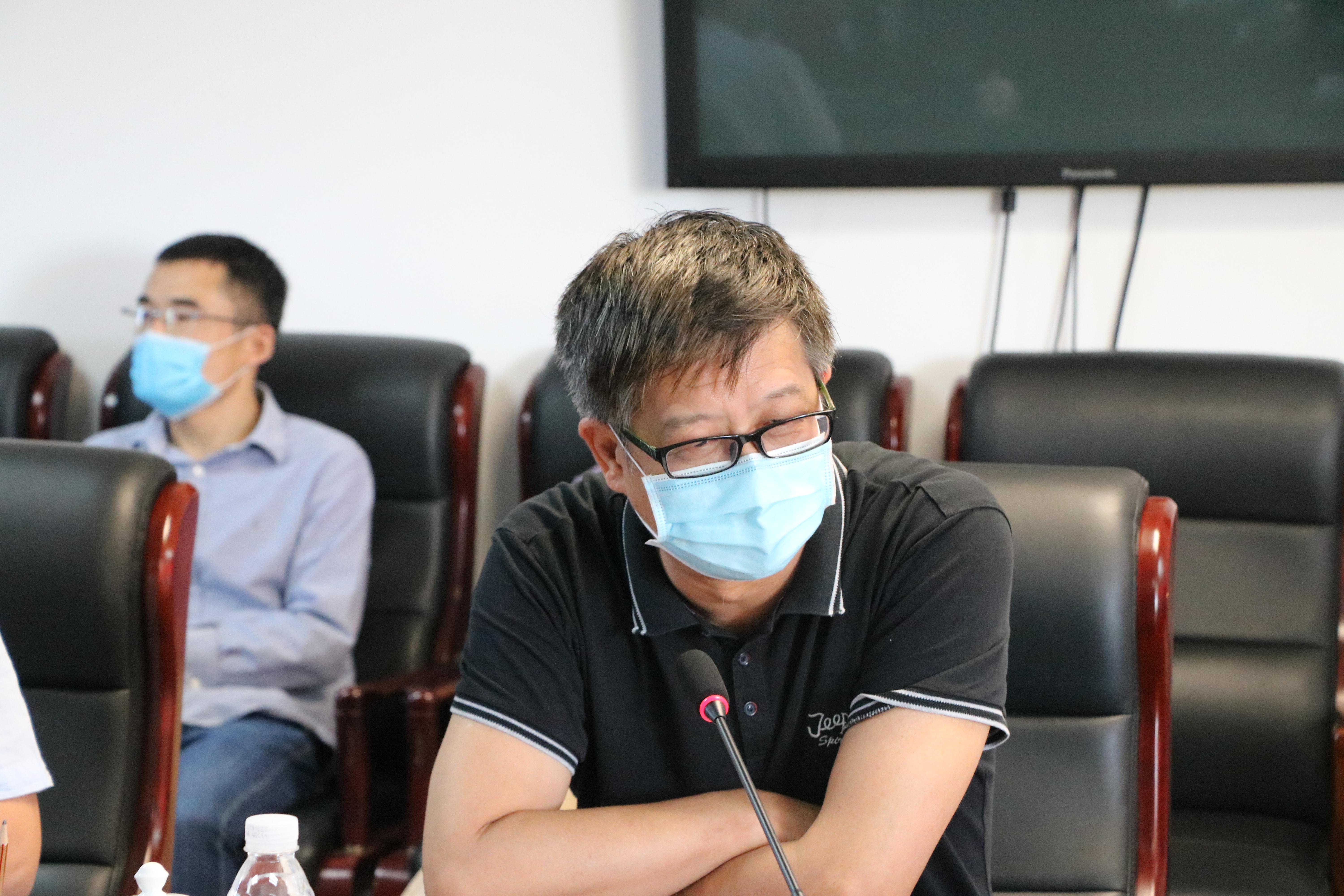 陈险峰副董事长主持会议 陈险峰副董事长主持会议